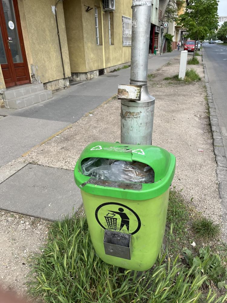 Zöld kuka fedele törött