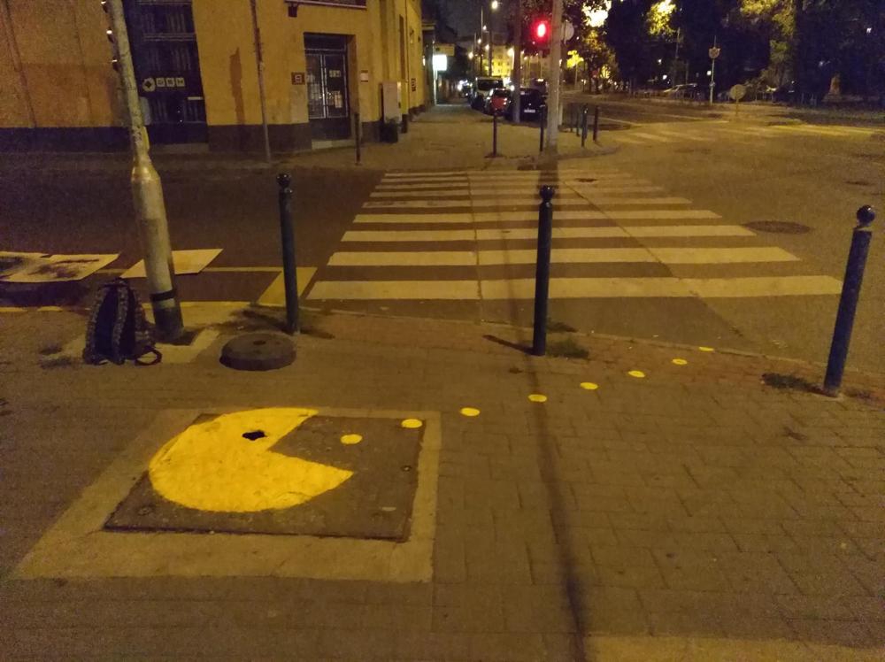 Beszakadt csatornafedél