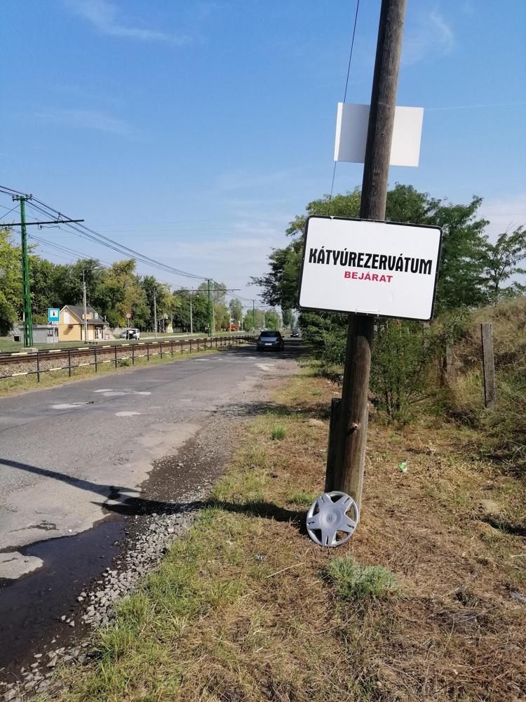 Katasztrófális állapotú út, reggeli dugók idején rallypálya